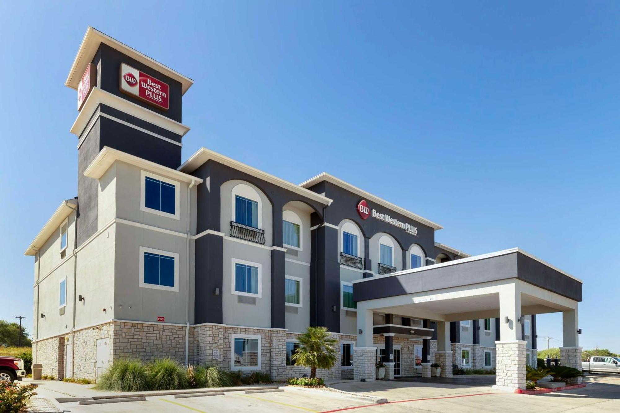 Best Western Plus Pleasanton Hotel Exterior photo